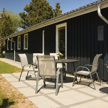 Beach Front Home In Blavand With Sauna Дом отдыха
