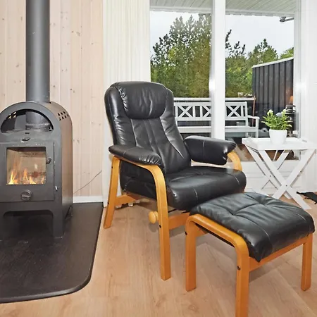 Beach Front Home In Blavand With Sauna Блаванн
