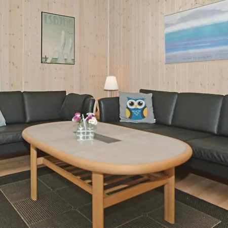 Дом отдыха Beach Front Home In Blavand With Sauna